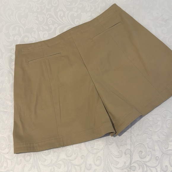 Theory Stretch Cotton Chino Shorts. Ladies 10 - Picture 11 of 15